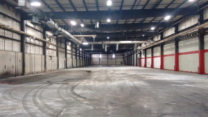 Xtra-Large Warehouse Bay - 400' Deep