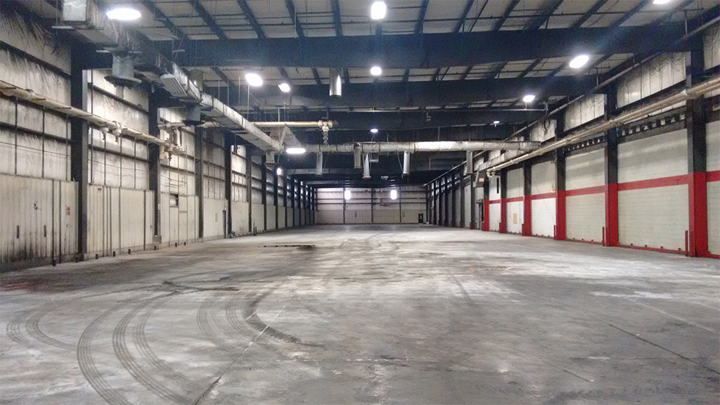 Xtra-Large Warehouse Bay - 400' Deep